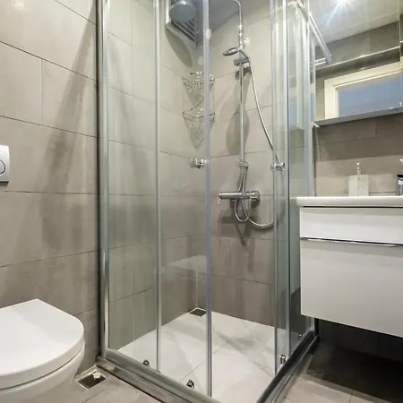 Διαμέρισμα Chic Flat Near Public Transportation In Goztepe