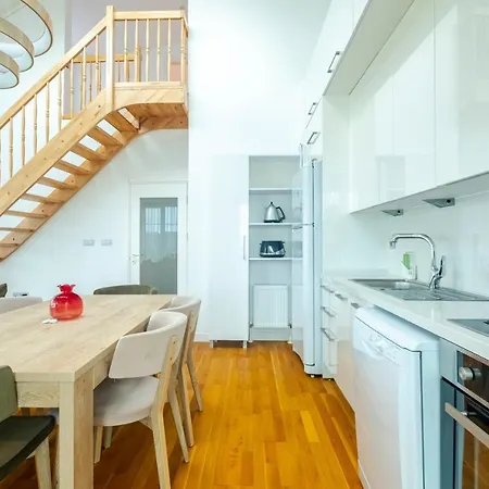 Διαμέρισμα Chic Flat Near Public Transportation In Goztepe *