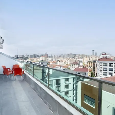Chic Flat Near Public Transportation In Goztepe Istanbul