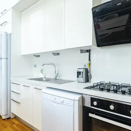 Chic Flat Near Public Transportation In Goztepe Daire